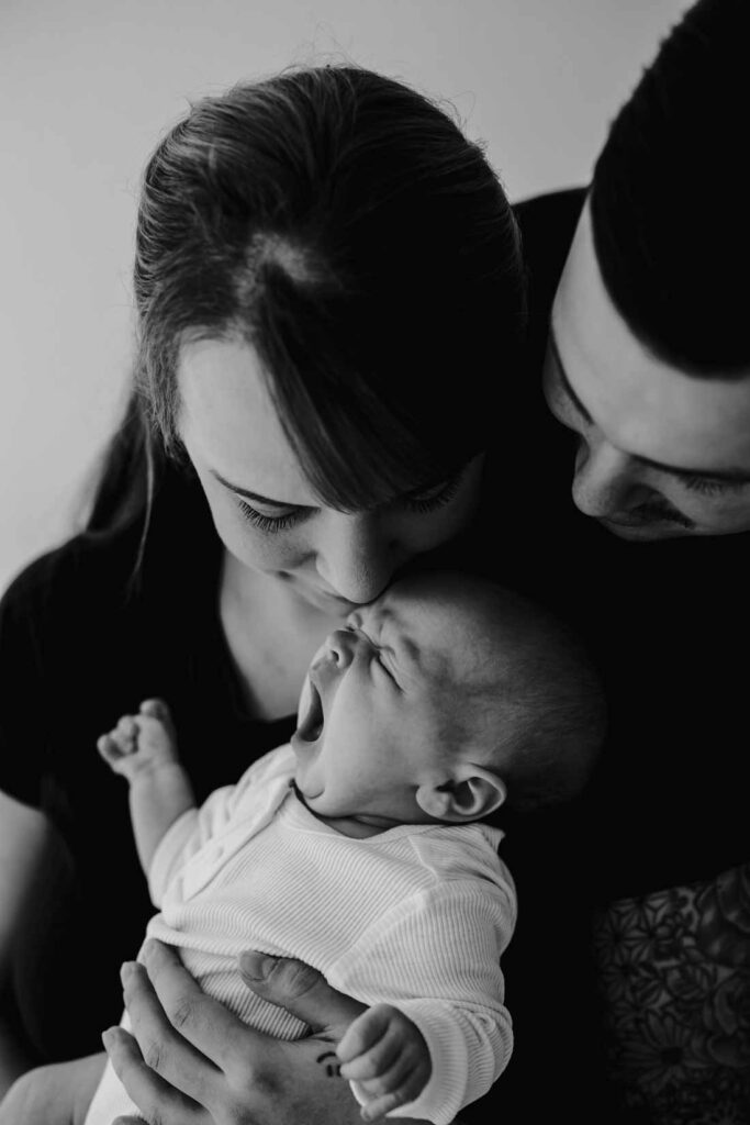 Neugeborenenshooting-Babyshooting-Hebamme-Kreissaal-Leer-Fotoshooting-Tageslichtstudio-Fotograf-Emden-Fotograf-Ostfriesland-Aurich