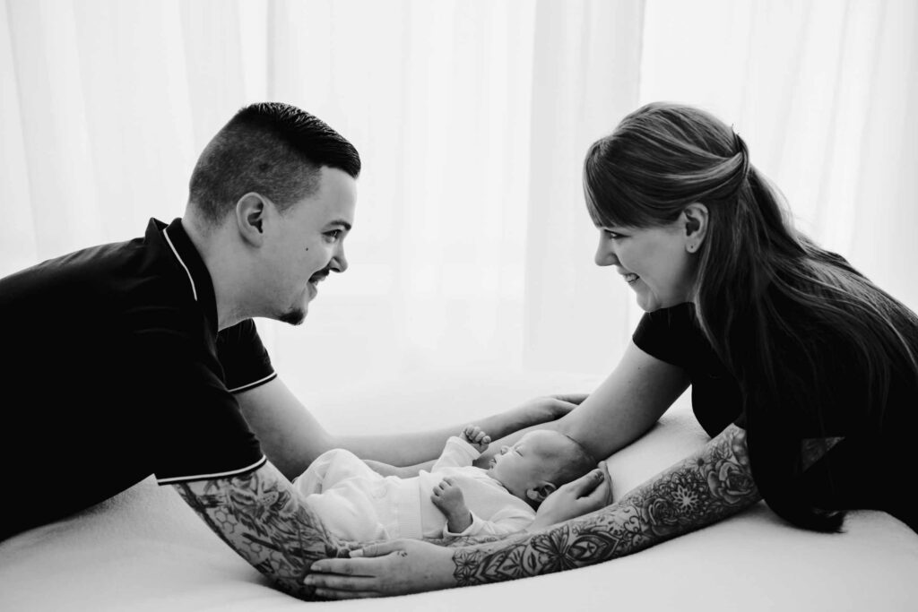 Neugeborenenshooting-Babyshooting-Hebamme-Kreissaal-Leer-Fotoshooting-Tageslichtstudio-Fotograf-Emden-Fotograf-Ostfriesland-Aurich