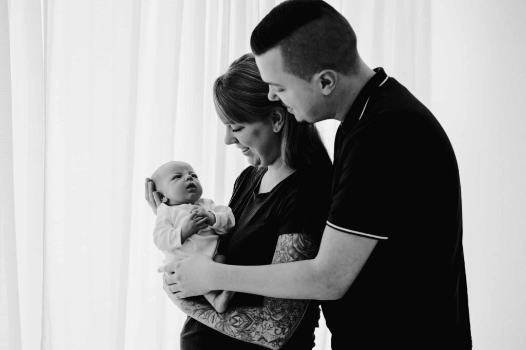 Neugeborenenshooting-Babyshooting-Hebamme-Kreissaal-Leer-Fotoshooting-Tageslichtstudio-Fotograf-Emden-Fotograf-Ostfriesland-Aurich