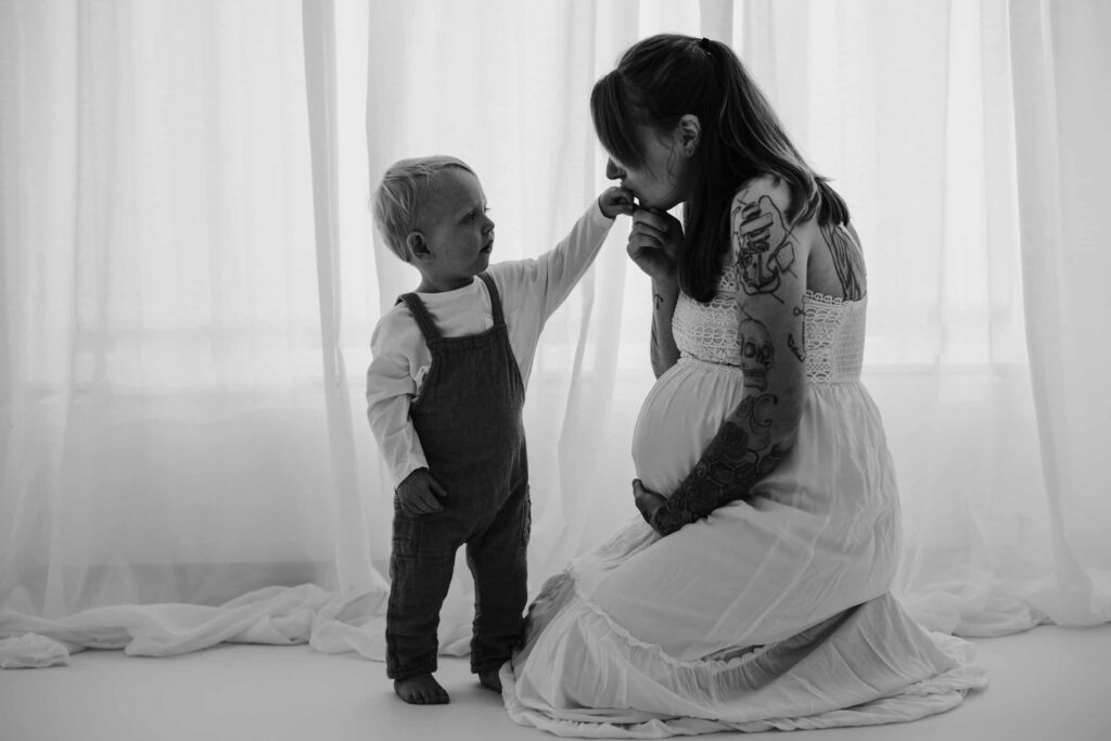 Babybauchshooting,Schwangerschaftsshooting,Fotoshooting,Familienfotos,Tageslichtstudio,Fotograf,Emden