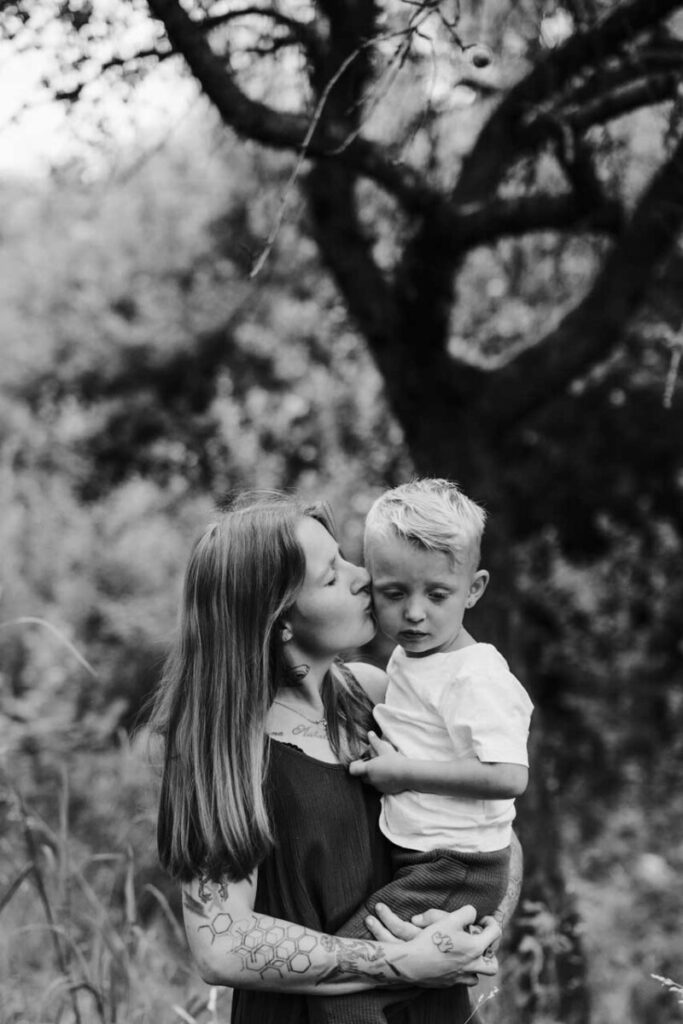 Familienfotos in der Natur, Familienfotograf Monique Dirks Fotografie, Familienshooting, Outdoorshooting in Emden