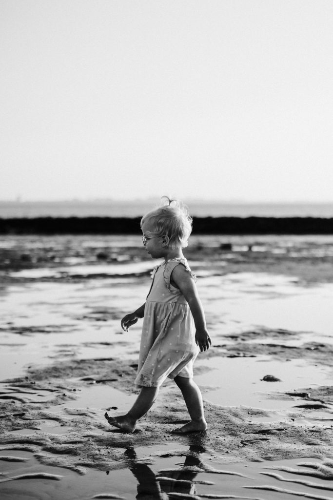 Familienshooting Ostfriesland, Familienfotos am Meer, Fotograf Emden